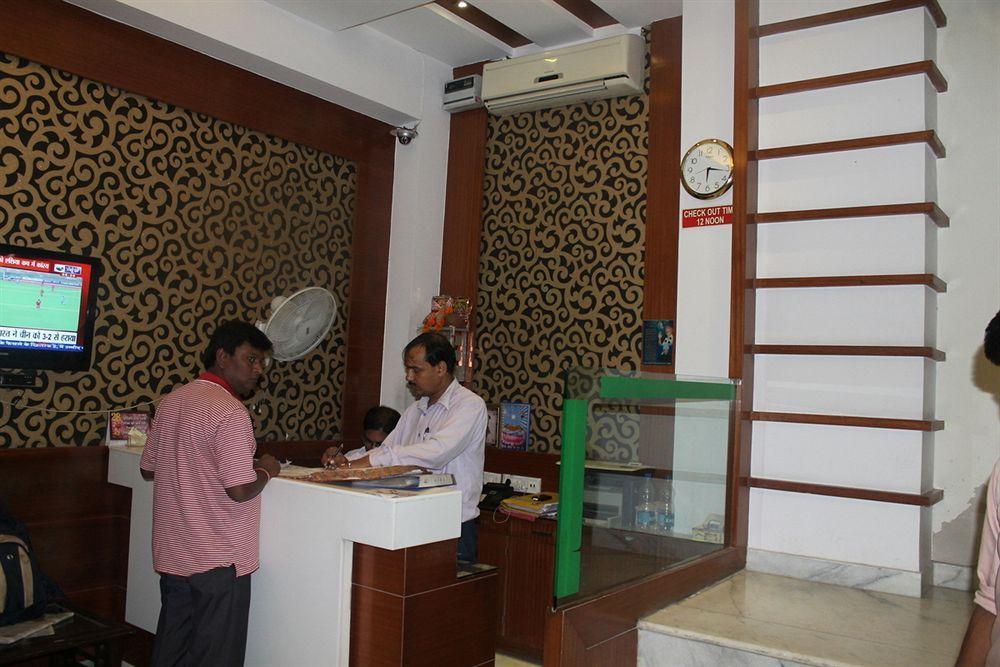 Hotel Shri Vinayak At New Delhi Railway Station-By Rcg Hotels Extérieur photo